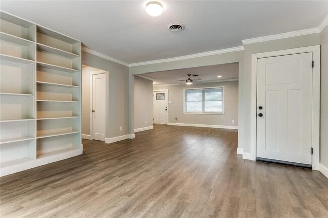 Building Photo - 4018 Western Cir
