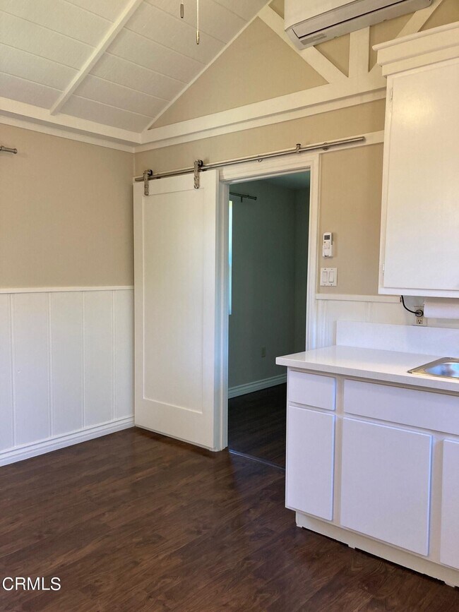 Foto del edificio - 120 Shamrock Dr