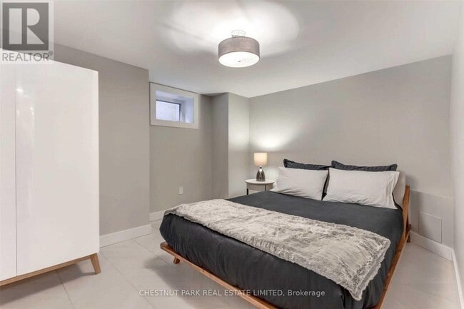 Building Photo - 132 Shaw St