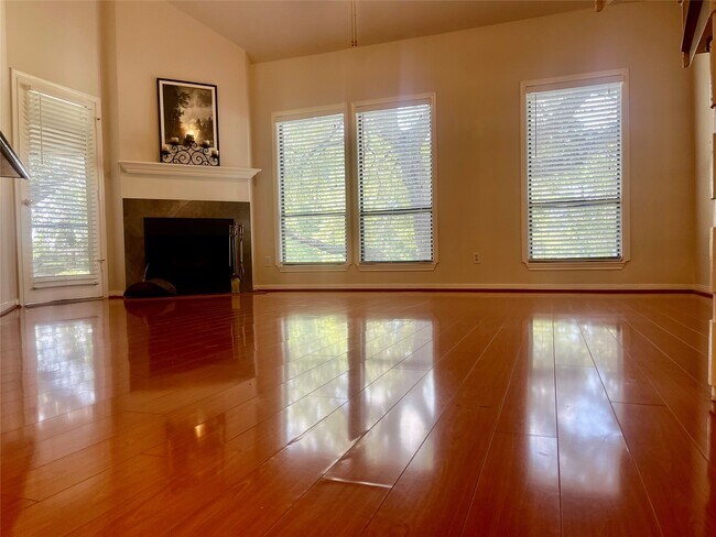 Foto del edificio - 4144 Greystone Way
