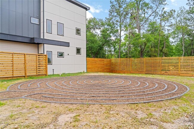 Foto del edificio - 13806 Bee Flower Ln