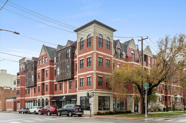 Building Photo - 4234 S Ellis Ave