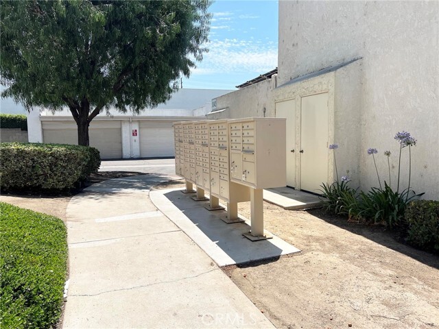Building Photo - 1042 E La Habra Blvd