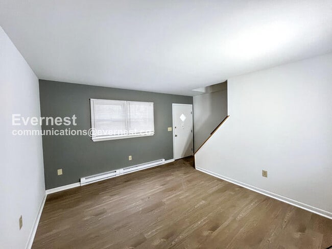 Building Photo - 12802 N Cresap St