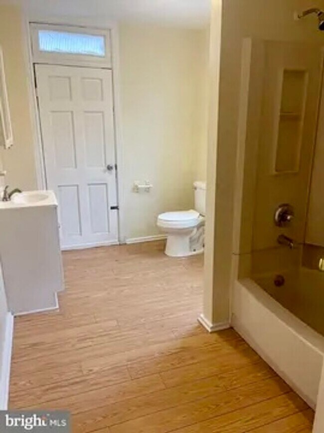 Building Photo - 3 bedroom end townhome in uptown Harrisburg