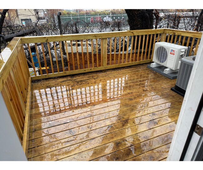 Foto del edificio - 3718 E Lombard St