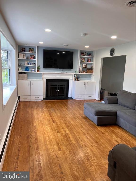 Foto del edificio - 6122 Rolling View Dr