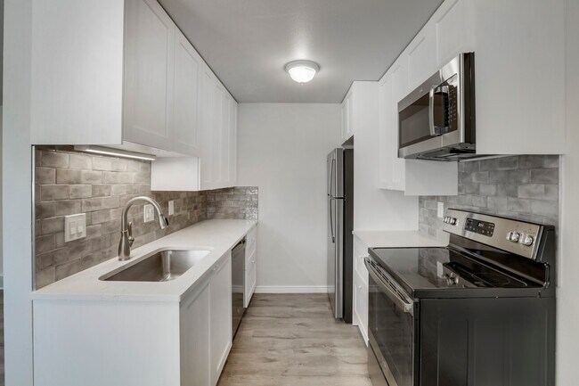 Building Photo - 1645 Jay St