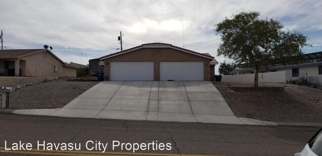 Building Photo - 3040 Sombrero Dr