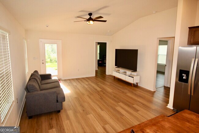 Foto del edificio - 119 Teakwood Dr