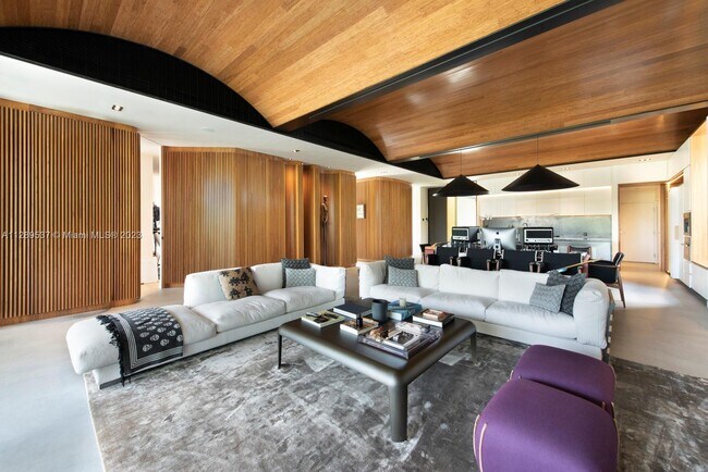 Foto del edificio - 8055 Noremac Ave