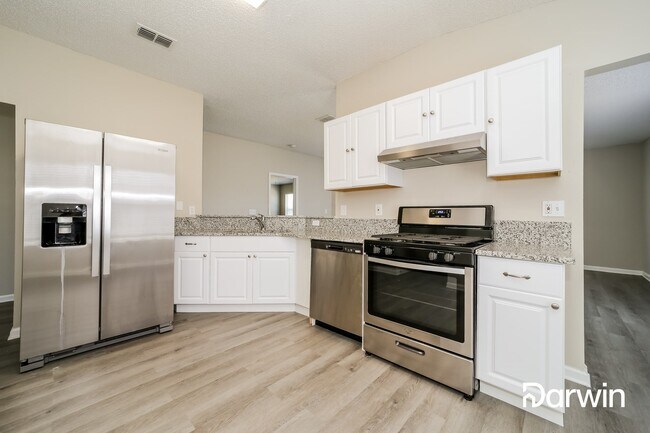 Foto del edificio - 7461 International Village Dr, Jacksonvill...