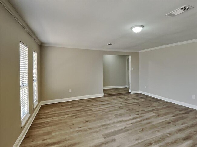 Building Photo - 5515 Rollins St