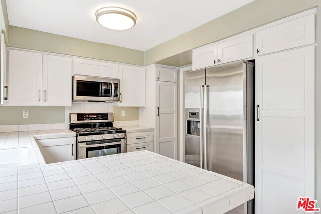 Foto del edificio - 10239 White Oak Ave