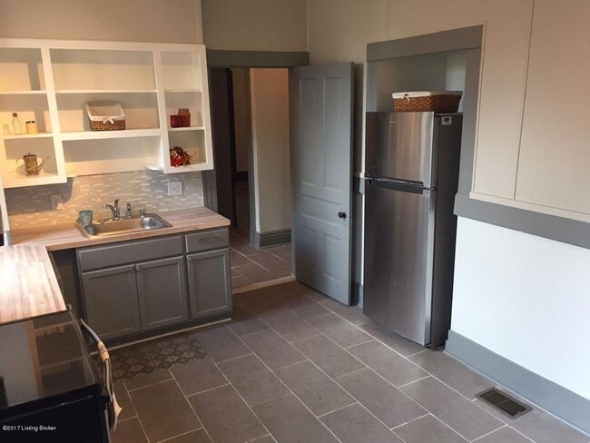 Building Photo - 1108 S 1st St