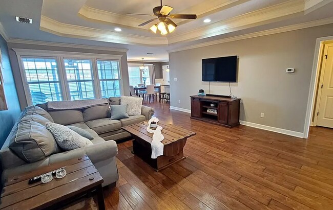Foto del edificio - Charming 3-Bedroom Home with Lake Views and Modern Amenities in Hahira, GA