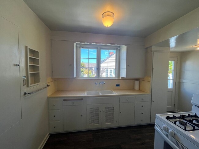 Building Photo - 918 F St