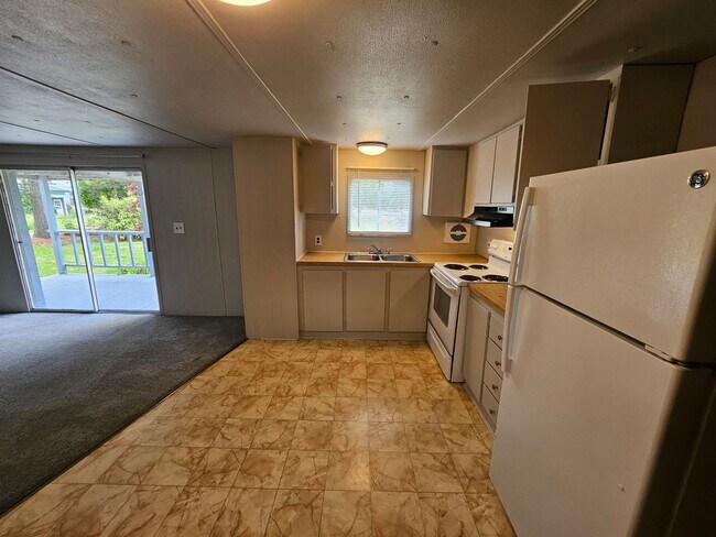 Foto del edificio - Charming 3BR/1BA in Eagle Creek – W/D, Yar...