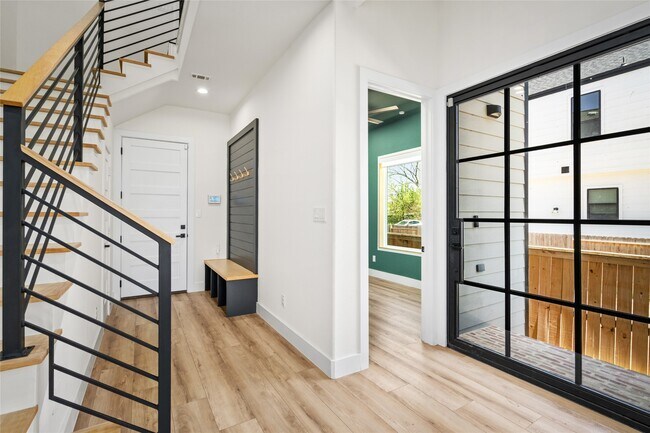 Foto del edificio - 306 E 40th St