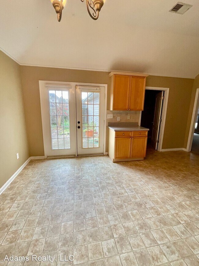 Foto del edificio - 3 br, 2 bath House - 2050 Village Lane