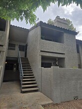 Building Photo - 533 W Guadalupe Rd