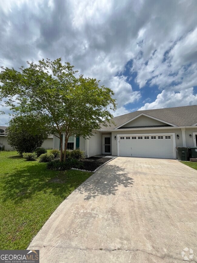 Building Photo - 227 Royal Palms Ave