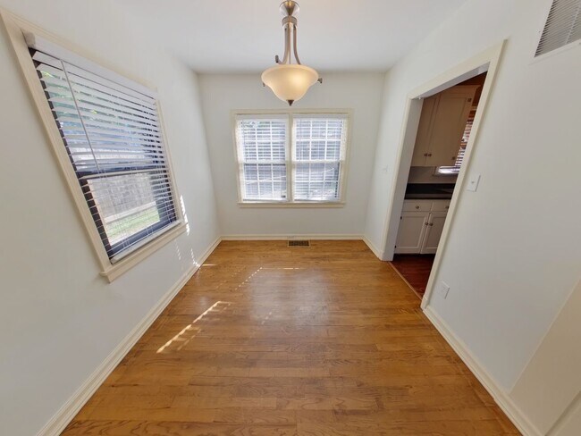 Building Photo - COLLEGE HILL RENTAL-122 South Glendale