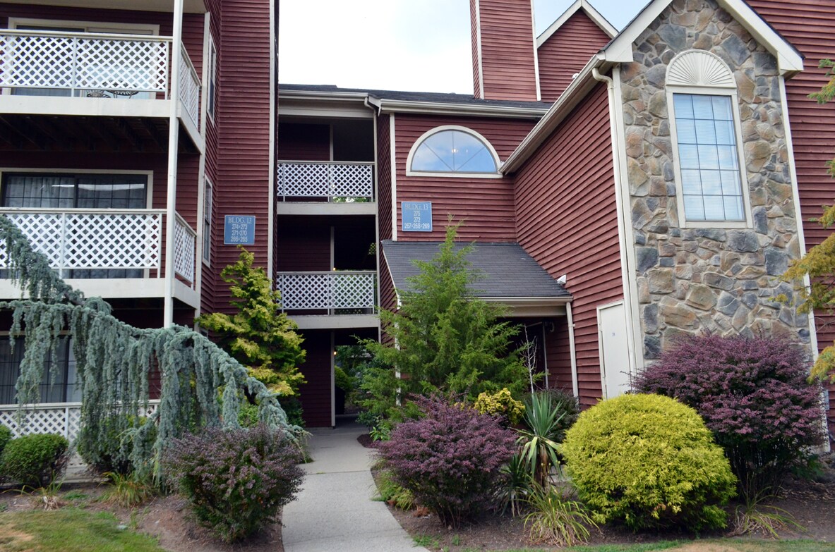 Primary Photo - 266 Crosspointe Dr