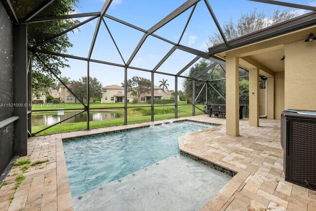Foto del edificio - 7841 Jewelwood Dr