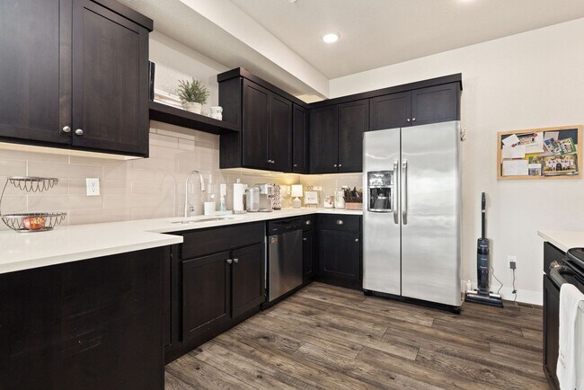 Foto del edificio - 2 Bed 3.5 Bath Townhome in Fort Collins!
