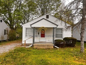 Building Photo - 1824 N Riley Ave