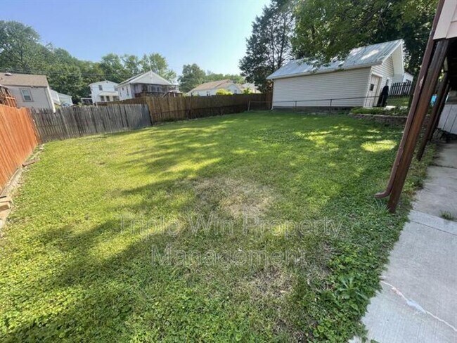 Building Photo - 9425 Burdella Ave