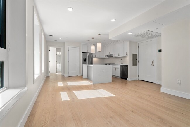 Building Photo - 301 Border St