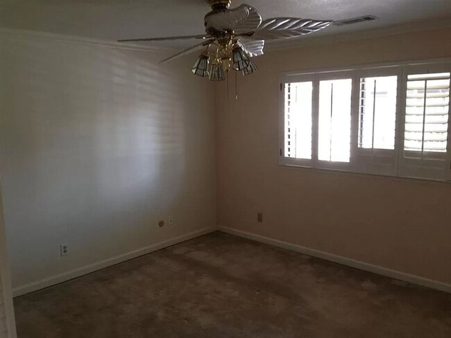 Building Photo - 470 E Prosperity Ave