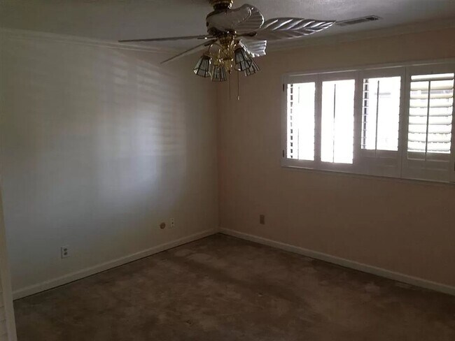 Foto del edificio - 470 E Prosperity Ave