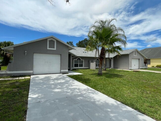 Building Photo - 3/2 Renovated Duplex in Poinciana!