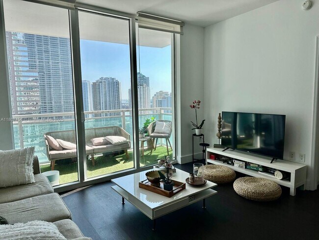Building Photo - 950 Brickell Bay Dr