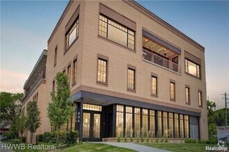 Building Photo - 804 N Main St