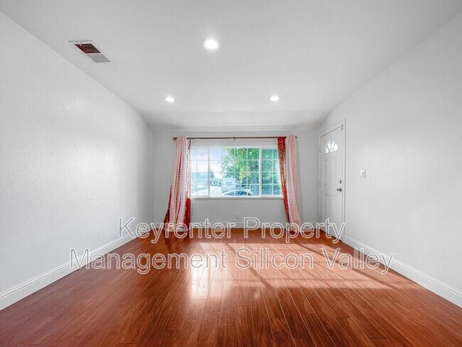 Foto del edificio - 1718 Vista Glen Dr