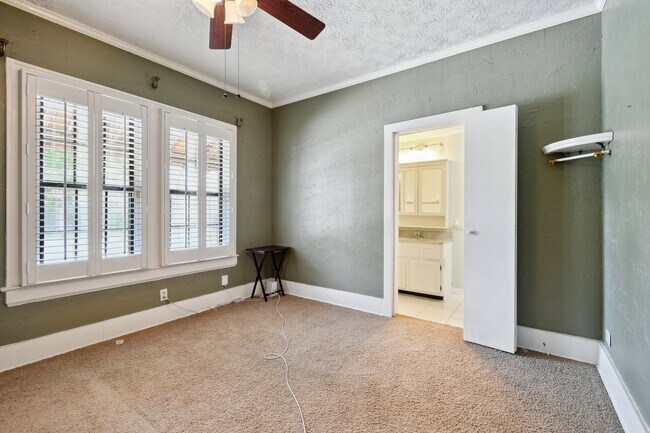 Building Photo - 4259 Irvington Ave