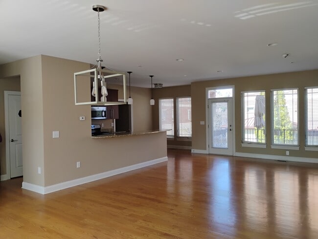 Photo - 323 Eden Ave Townhome