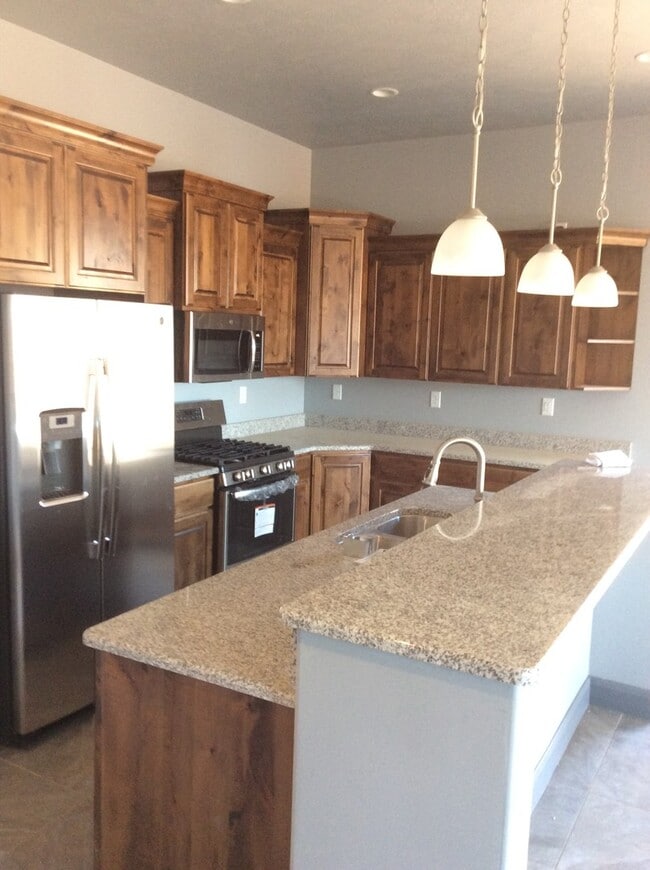 Building Photo - 3 Bed 2 Bath Townhome in Hurricane