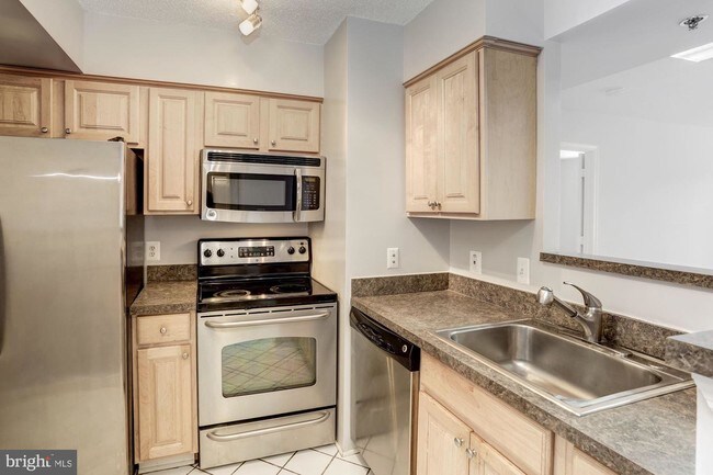 Building Photo - 5809 Nicholson Ln