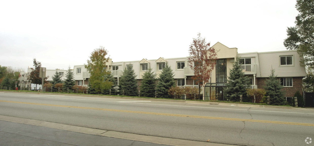 Primary Photo - Lakeside Condominiums