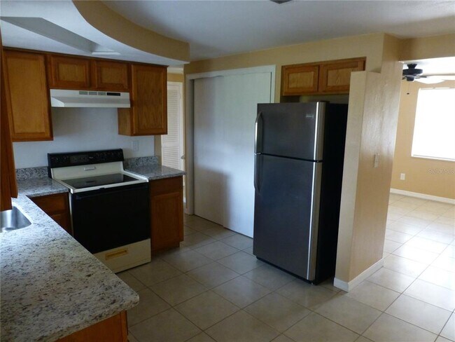 Building Photo - 3319 Silver Hill Dr