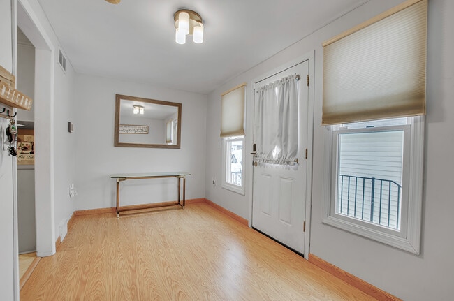 Building Photo - 75 Milsom Ave