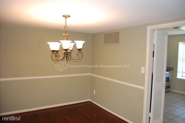 Building Photo - 4 br, 4 bath Townhome - 5 Castlebar Ct