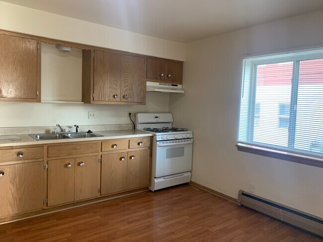 Building Photo - 2075 S 77th St