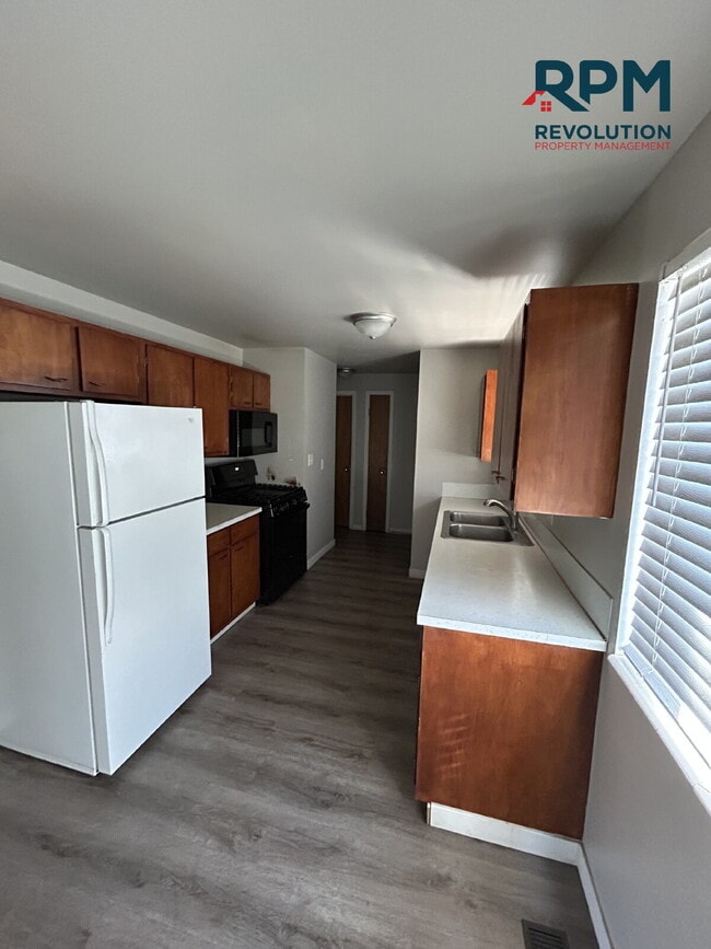 Building Photo - "Charming 2-Bedroom Oasis with Spacious Living in Washington Terrace!"