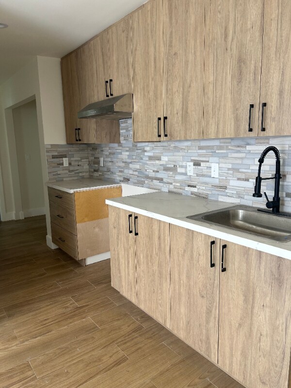 Foto del edificio - 825 W Colden Ave